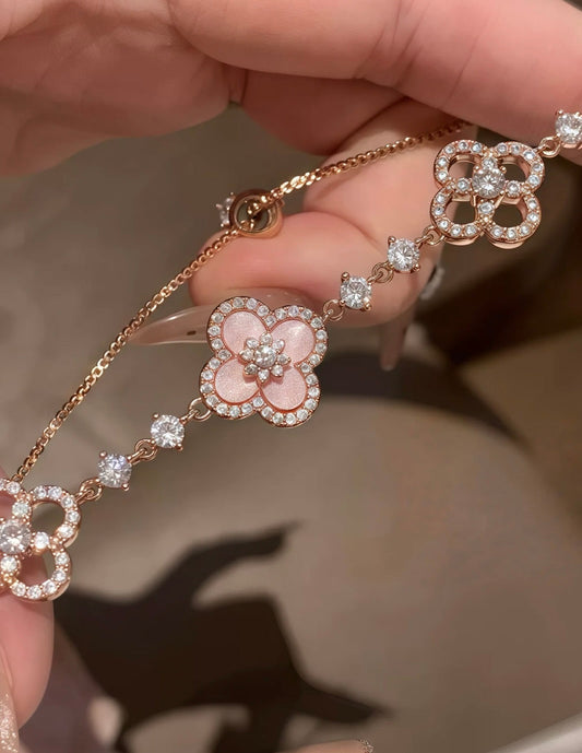 Floral Elegance Bracelet in
Nacre - Rose Gold Finish