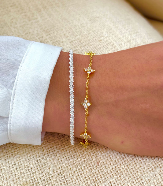 Small delicate flower bracelet (gold/silver)