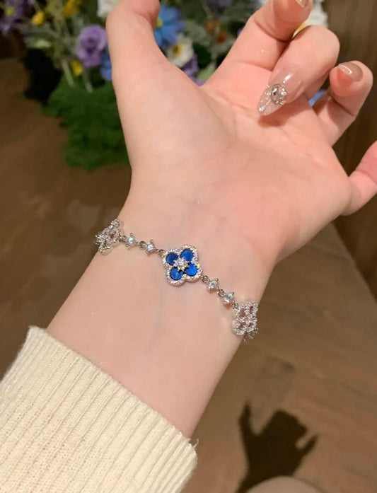 Floral Elegance Bracelet in
Nacre - Blue Finish